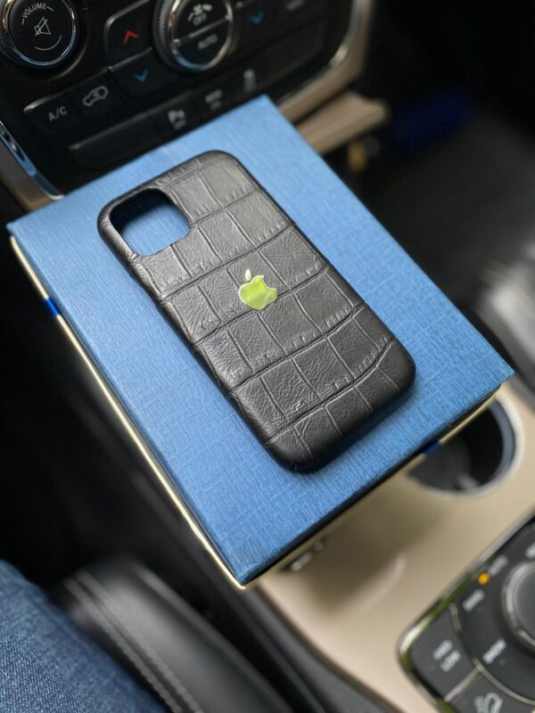 Чёрный кожаный чехол с логотипом Apple Mobcase 1221