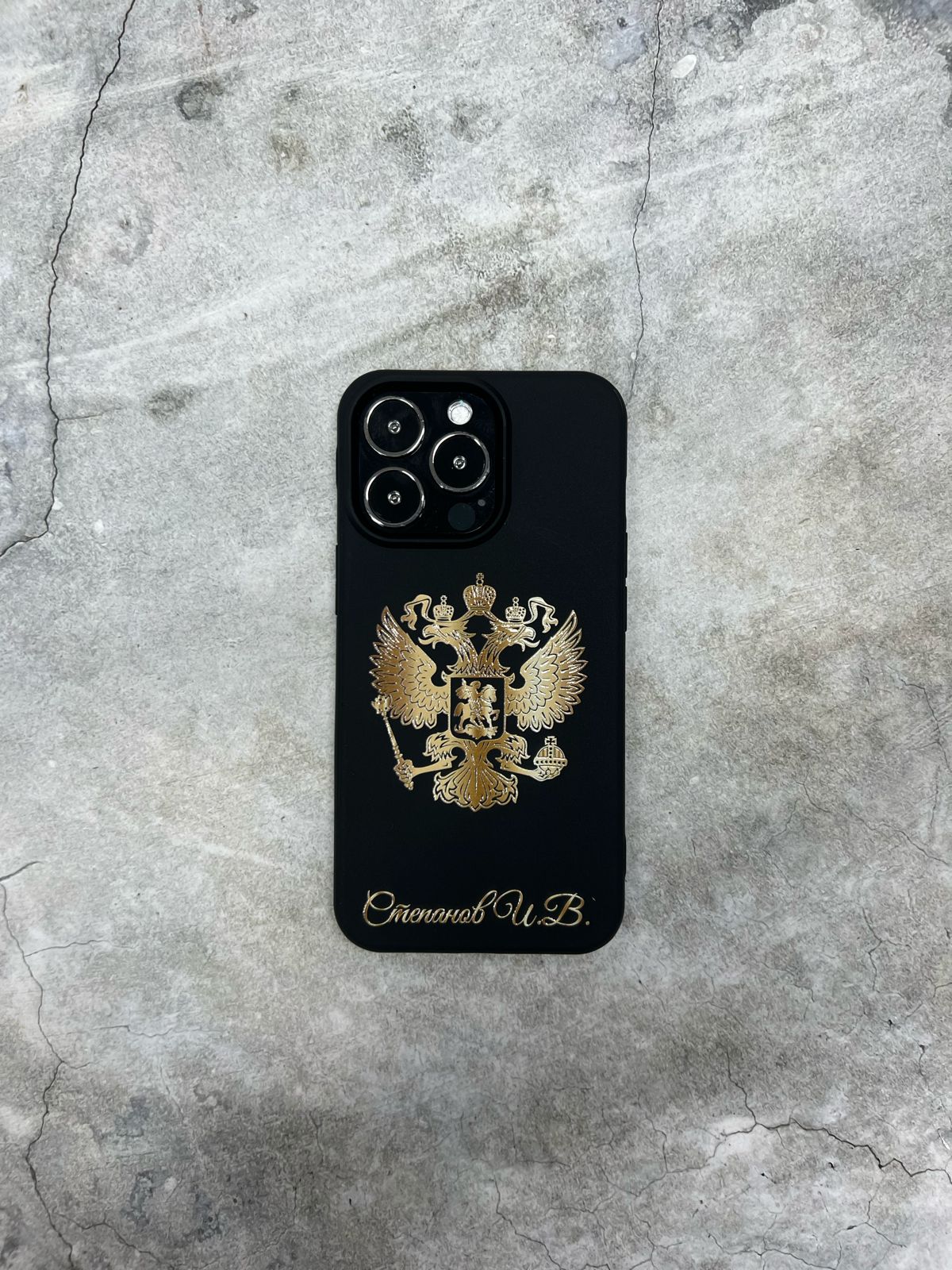 Чехол с короной и инициалами MobCase 1919 для iPhone