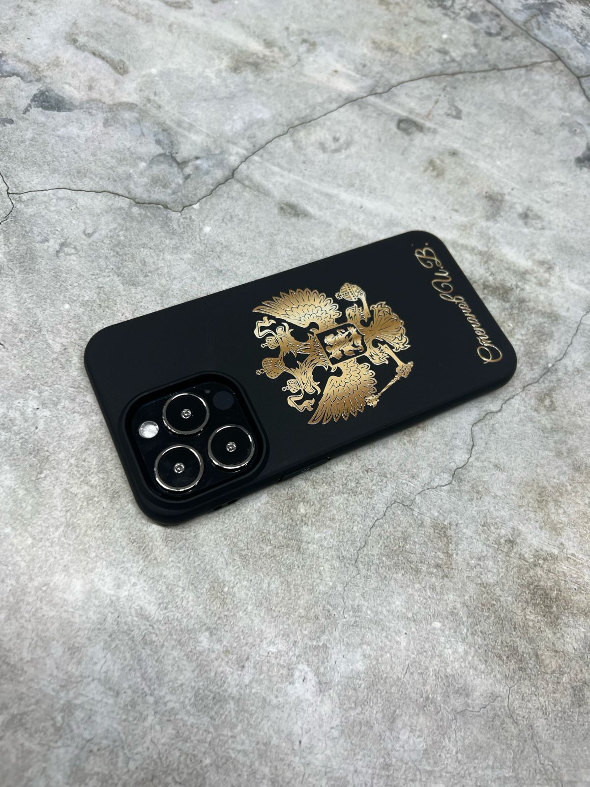 Чехол с короной и инициалами MobCase 1919 для iPhone