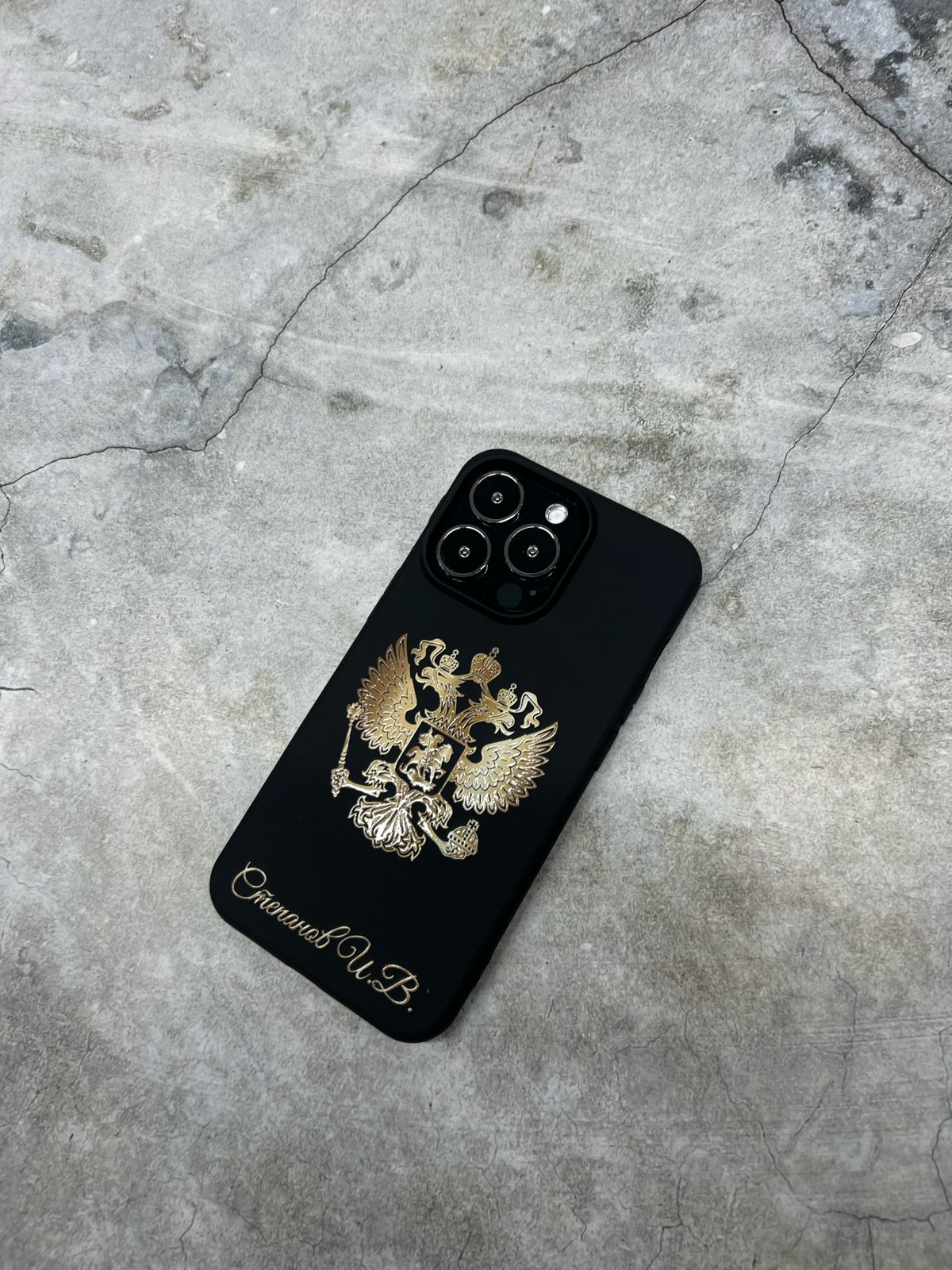 Чехол с короной и инициалами MobCase 1919 для iPhone