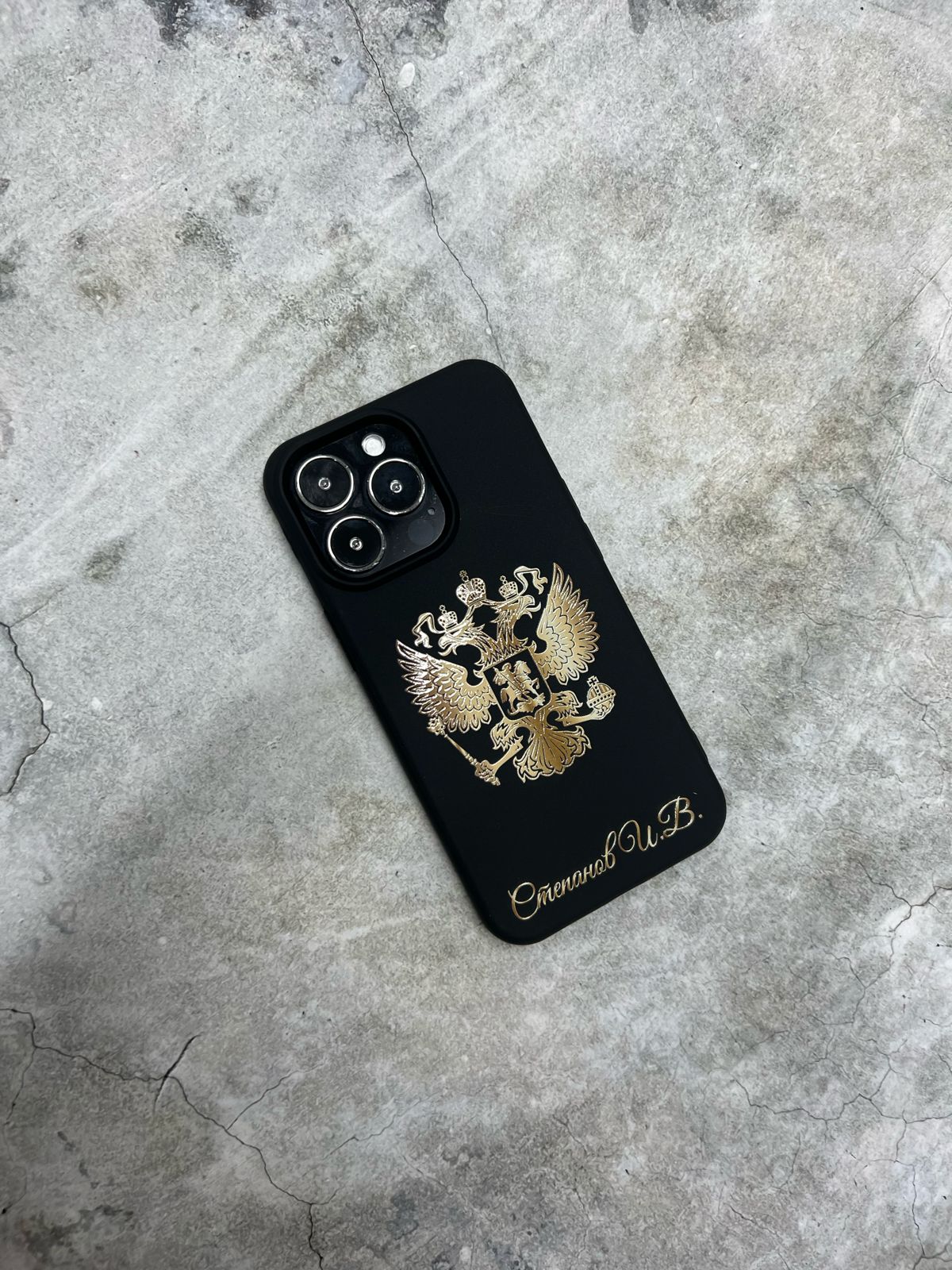 Чехол с короной и инициалами MobCase 1919 для iPhone