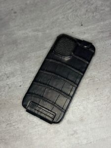 Чёрный кожаный Флип-чехол из кожи крокодила MobCase 1934