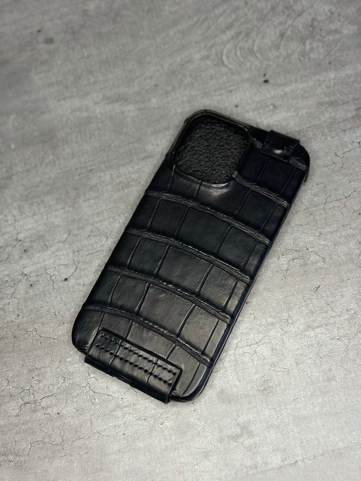 Чёрный кожаный Флип-чехол из кожи крокодила MobCase 1934