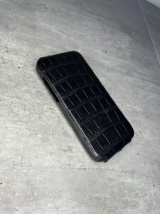 Чёрный кожаный Флип-чехол из кожи крокодила MobCase 1934