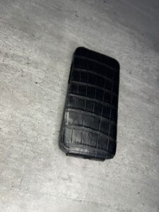 Чёрный кожаный Флип-чехол из кожи крокодила MobCase 1934