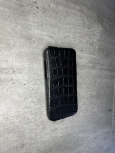 Чёрный кожаный Флип-чехол из кожи крокодила MobCase 1934