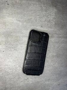 Чёрный кожаный Флип-чехол из кожи крокодила MobCase 1934