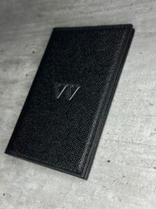 Чёрная кожаная обложка на паспорт с двумя инициалами MobCase 1964