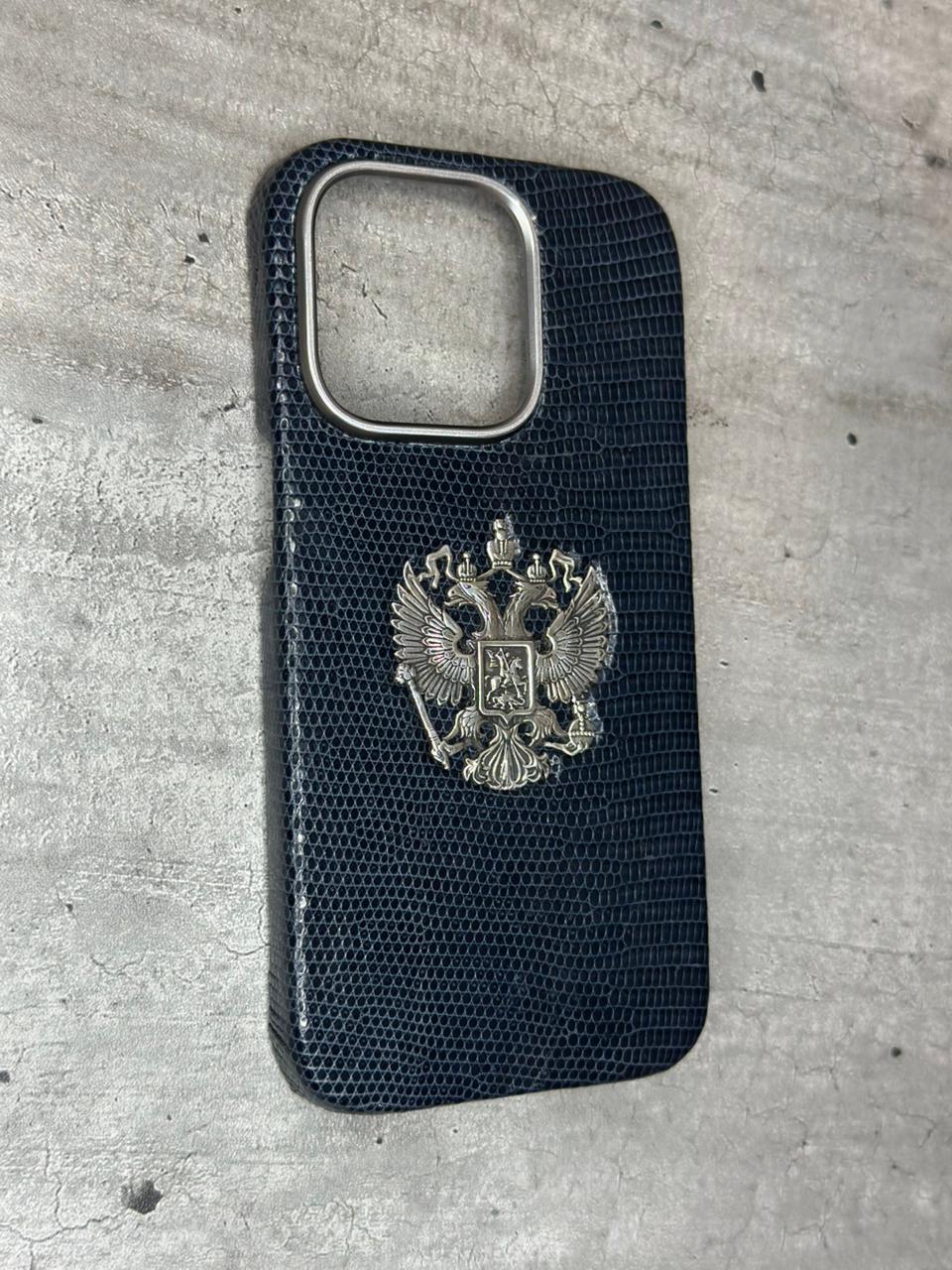 Тёмно-синий кожаный чехол из игуаны с большим гербом России MobCase 1978