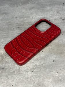 Красный кожаный чехол из крокодила MobCase 1989