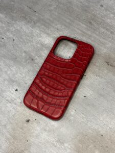 Красный кожаный чехол из крокодила MobCase 1989