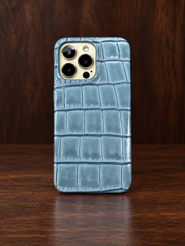 Купить Бирюзовый кожаный чехол с фактурой под крокодила Mobcase 1724 для iPhone — заказать в ателье премиальных аксессуаров Мобкейс