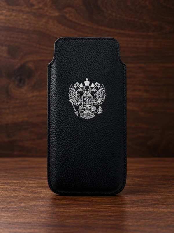 Купить Чёрный кожаный чехол-карман с гербом России Mobcase 1696 — заказать в ателье премиальных аксессуаров Мобкейс
