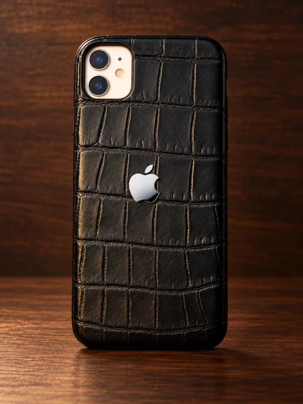Купить Чёрный кожаный чехол с логотипом Apple Mobcase 1684 — заказать в ателье премиальных аксессуаров Мобкейс