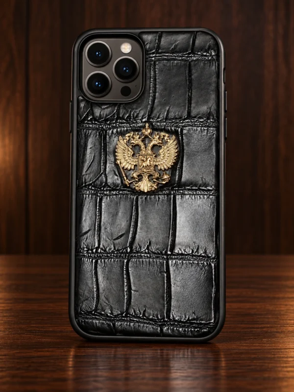 Купить Чёрный противоударный чехол из кожи крокодила с гербом России Mobcase 1759 для iPhone 14 Pro — заказать в ателье премиальных аксессуаров Мобкейс
