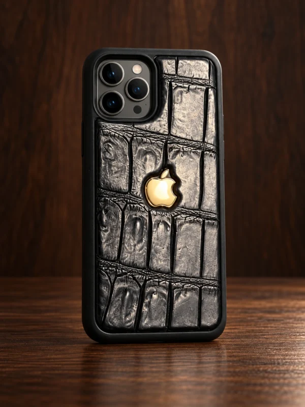 Купить Чёрный противоударный кожаный чехол с логотипом Apple Mobcase 1775 для iPhone 14 — заказать в ателье премиальных аксессуаров Мобкейс