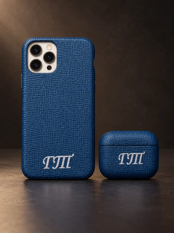 Синий комплект чехлов для iPhone и AirPods Pro с инициалами — заказать в ателье аксессуаров Мобкейс
