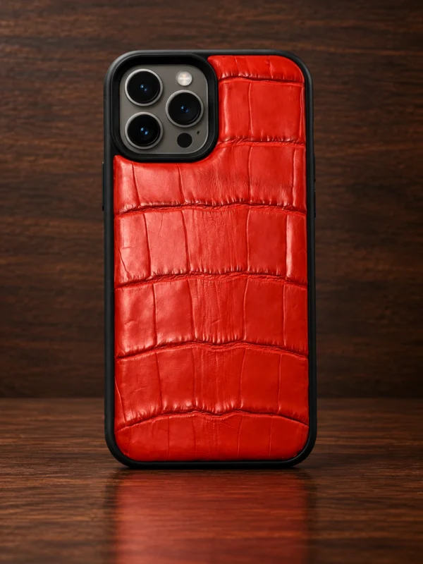 Купить Противоударный красный кожаный чехол из крокодила Mobcase 1752 для iPhone 13 Pro Max — заказать в ателье премиальных аксессуаров Мобкейс