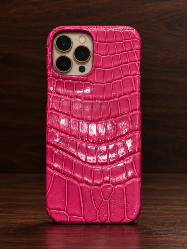Купить Розовый чехол из кожи крокодила Mobcase 1758 для iPhone 14 Pro — заказать в ателье премиальных аксессуаров Мобкейс