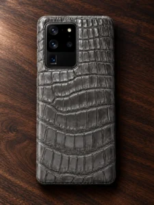 Серый Samsung Galaxy S20 Ultra с моддингом из кожи крокодила, вид сзади — заказать в ателье аксессуаров Мобкейс
