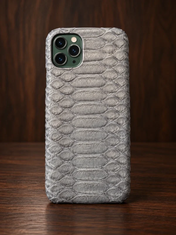 Купить Синий кожаный чехол ручной работы из питона Mobcase 1720 — заказать в ателье премиальных аксессуаров Мобкейс