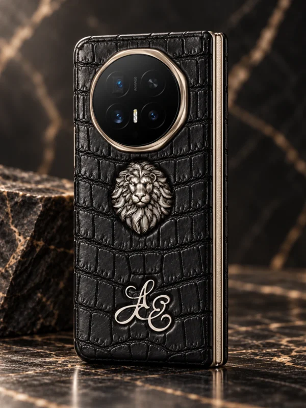 Купить Чёрный чехол из кожи крокодила с головой льва Mobcase Lion для HONOR Magic V6 — заказать в ателье премиальных аксессуаров Мобкейс
