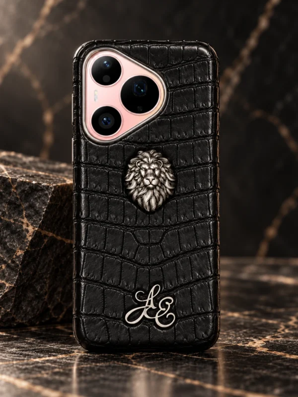 Купить Чёрный чехол из кожи крокодила с головой льва Mobcase Lion для HUAWEI Pura 90 Pro — заказать в ателье премиальных аксессуаров Мобкейс