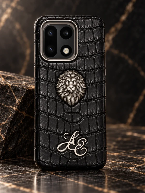 Купить Чёрный чехол из кожи крокодила с головой льва Mobcase Lion для OnePlus 15 — заказать в ателье премиальных аксессуаров Мобкейс