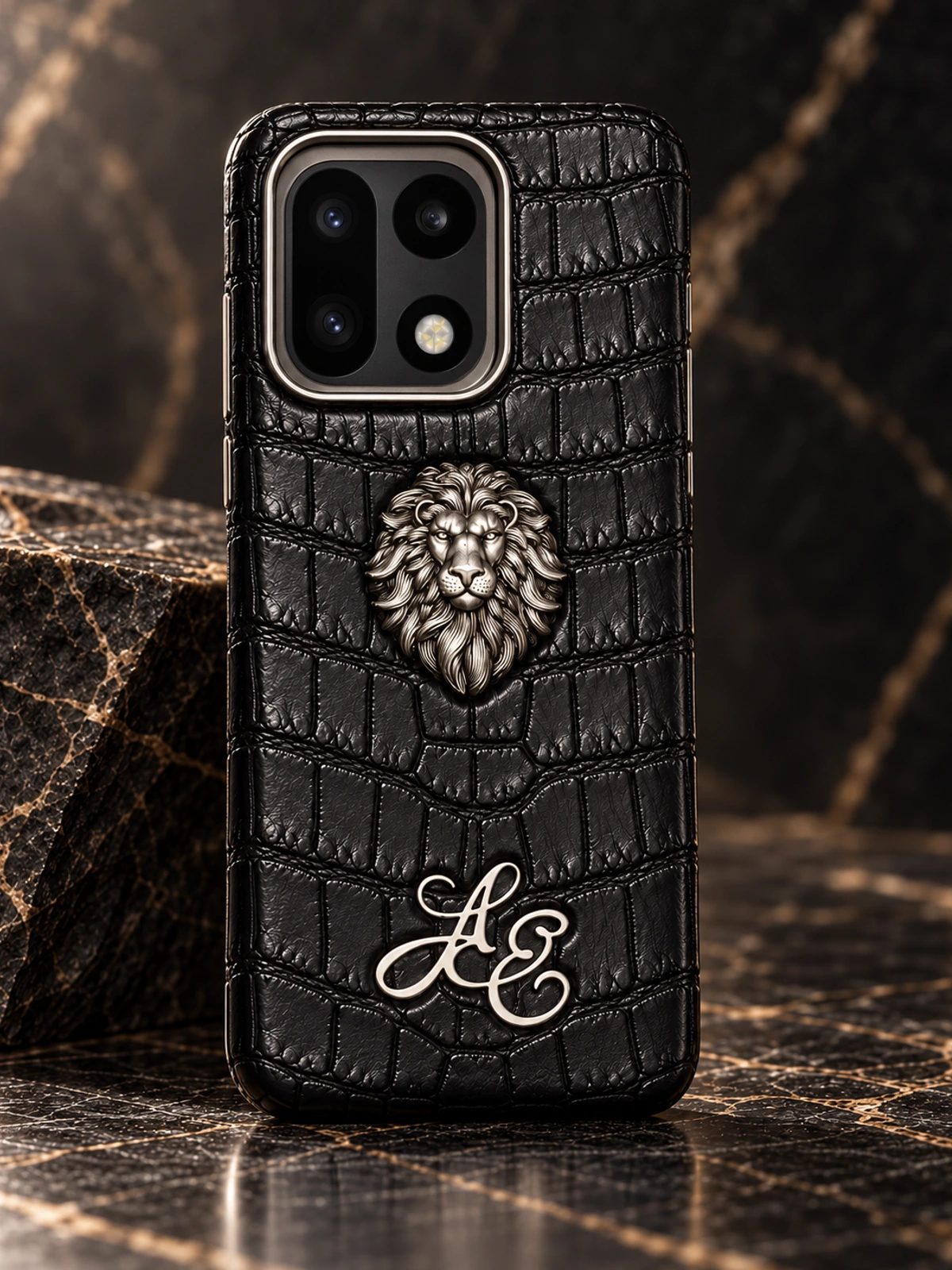 Купить Чёрный чехол из кожи крокодила с головой льва Mobcase Lion для OnePlus 15 — заказать в ателье премиальных аксессуаров Мобкейс