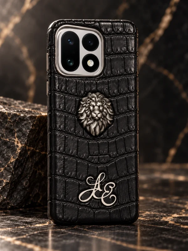Купить Чёрный чехол из кожи крокодила с головой льва Mobcase Lion для OnePlus 16 — заказать в ателье премиальных аксессуаров Мобкейс