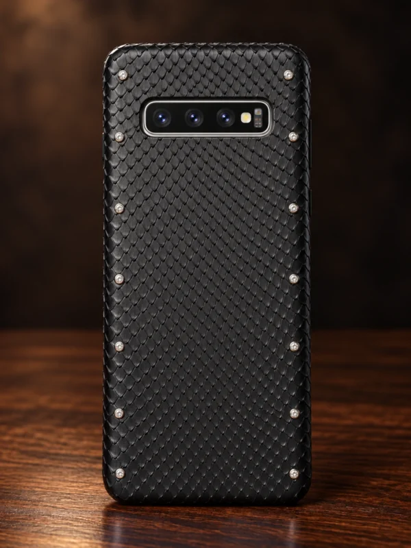 Купить Чёрный кожаный чехол из питона Mobcase 1203 — заказать в ателье премиальных аксессуаров Мобкейс