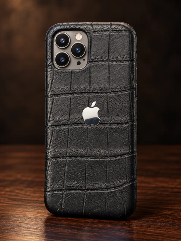 Купить Чёрный кожаный чехол с логотипом Apple Mobcase 1214 — заказать в ателье премиальных аксессуаров Мобкейс