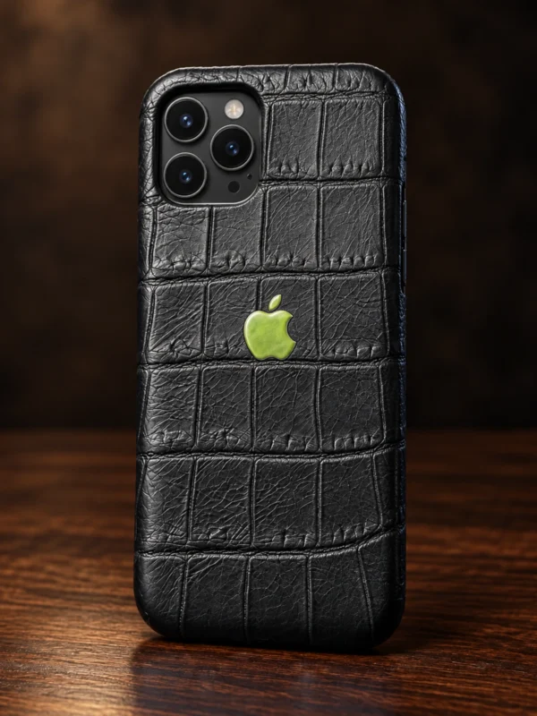Купить Чёрный кожаный чехол с логотипом Apple Mobcase 1221 — заказать в ателье премиальных аксессуаров Мобкейс