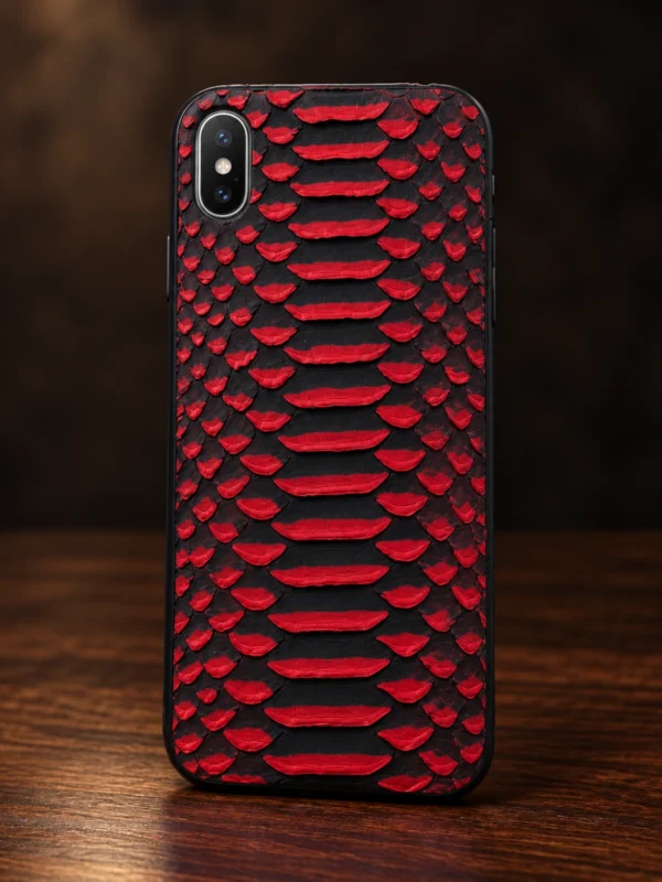 Купить Эксклюзивный чехол из красно-чёрной кожи питона Mobcase 1254 — заказать в ателье премиальных аксессуаров Мобкейс