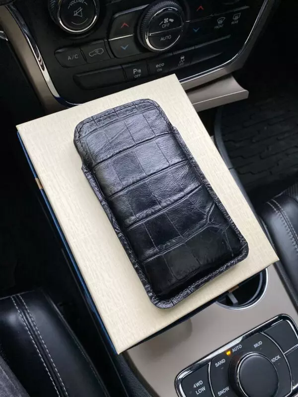 Чехол карман чёрный кожаный с выделкой под крокодила Mobcase 1312