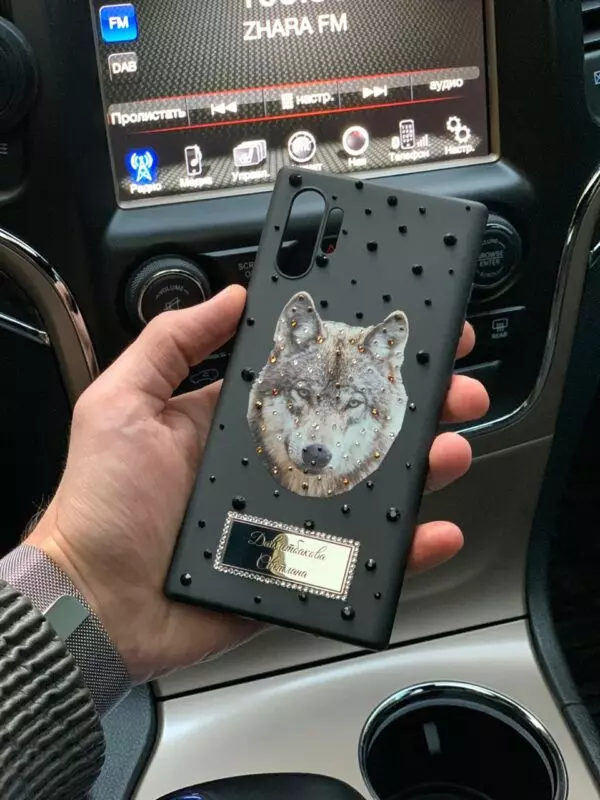 Чёрный, именной чехол с головой волка Mobcase 1023