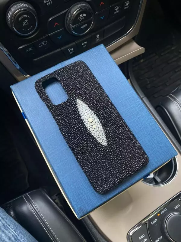 Чёрный кожаный чехол из ската Mobcase 1200