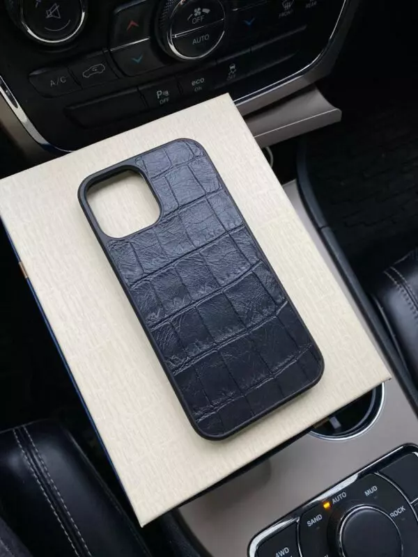 Чёрный кожаный чехол с выделкой под крокодила Mobcase 1313