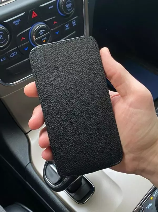 Чёрный, кожаный флип кейс Mobcase 1068