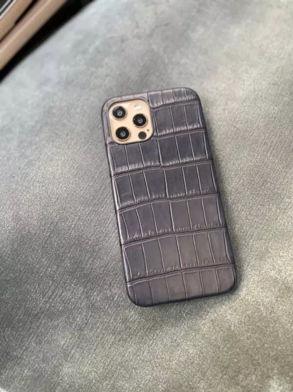 Эксклюзивный чехол Pitaka обтянутый кожей крокодила Mobcase 1404