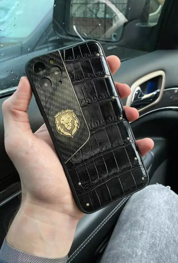 Карбоновый чехол с головой Льва, Mobcase 1032