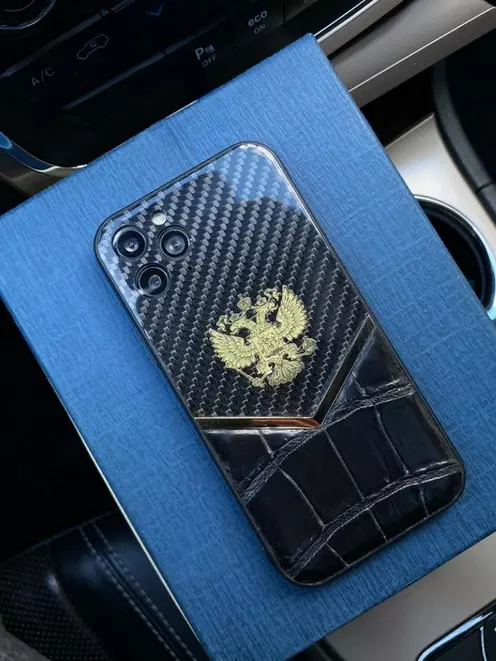 Карбоновый чёрный чехол с гербом России Mobcase 1300