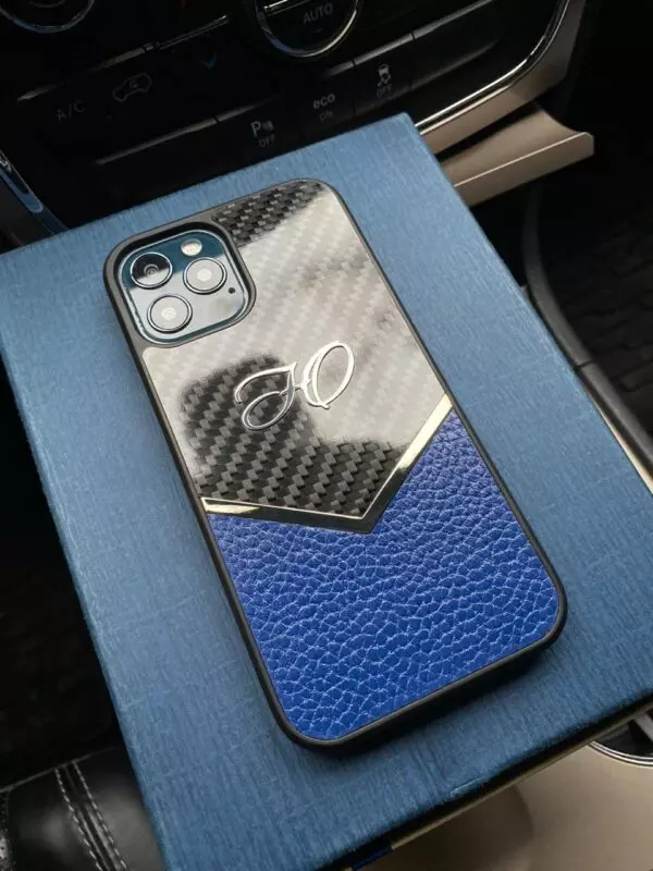 Карбоновый противоударный чехол с инициалами из серебра Mobcase 1320