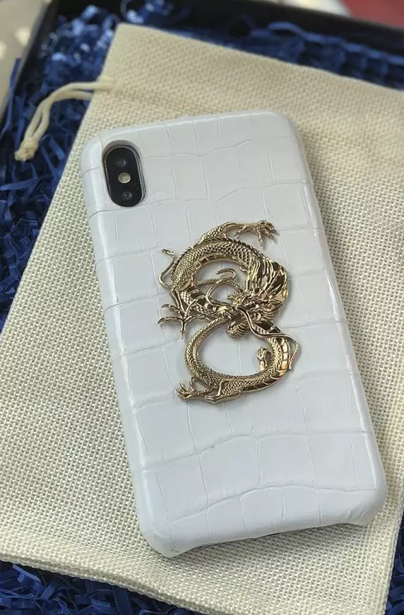 Кожаный, белый чехол с большим, бронзовым драконом, Mobcase 853 для iPhone или Samsung