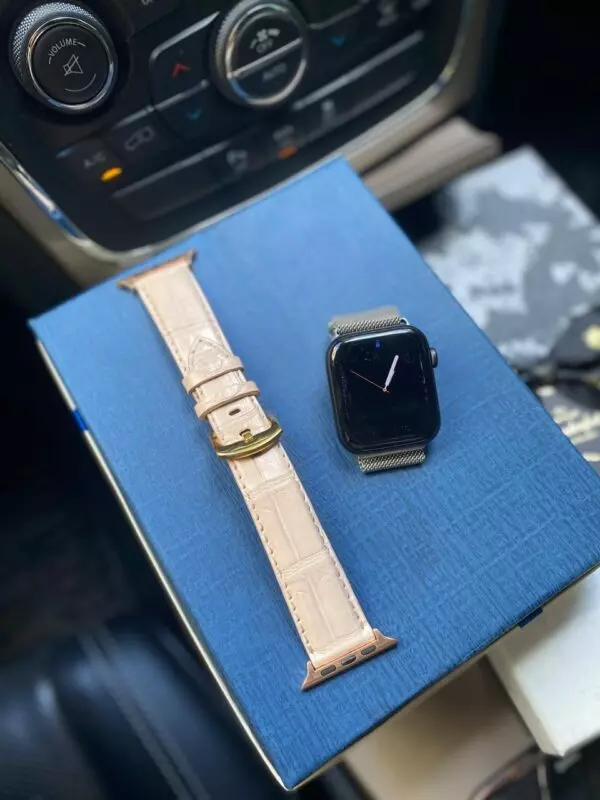 Кожаный белый ремешок Mobcase 1112 для Apple Watch