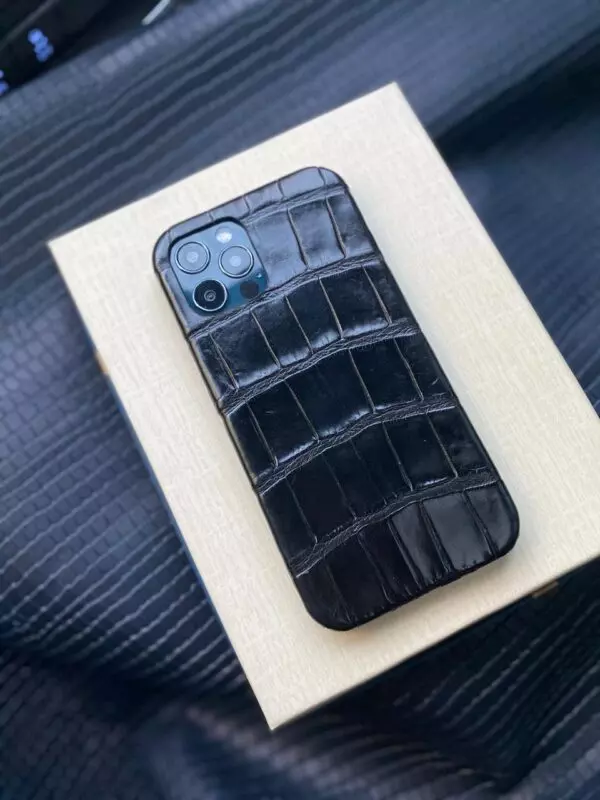 Кожаный чёрный чехол из кожи крокодила Mobcase 1327