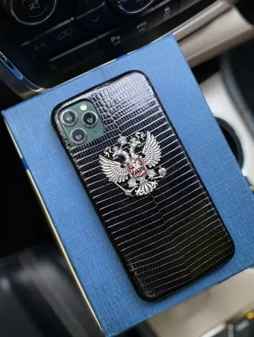 Кожаный чёрный чехол с гербом России Mobcase 1301