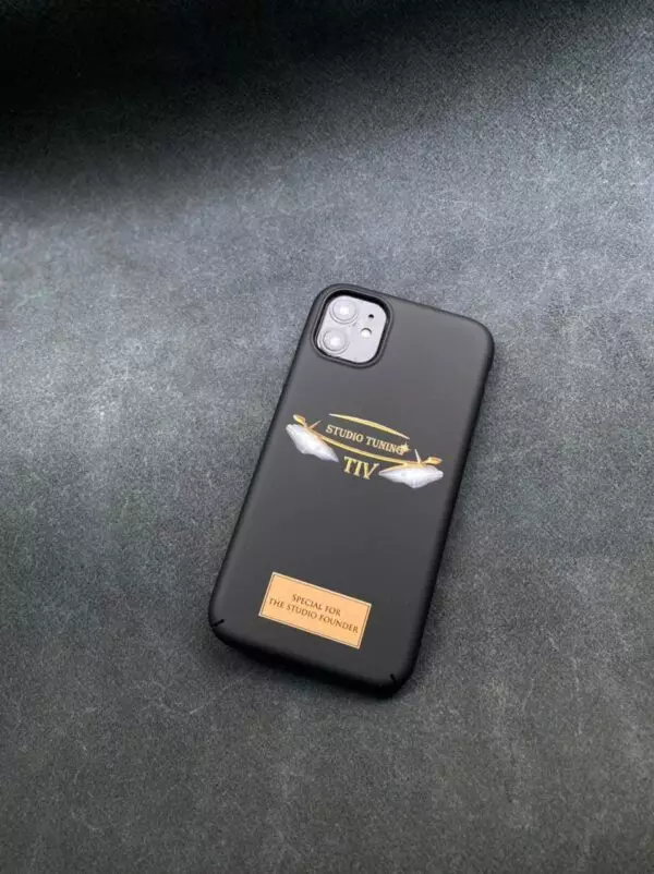 Чёрный чехол с логотипом студии автотюнинга Mobcase 1415