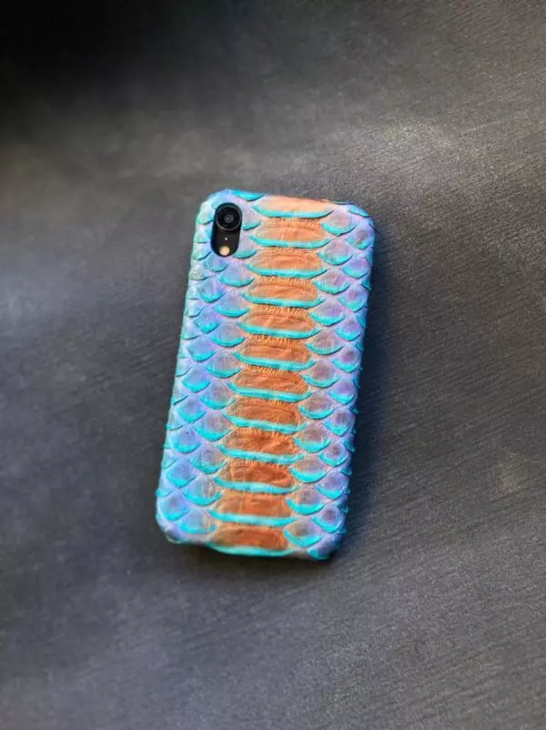Яркий кожаный чехол из питона Mobcase 1436