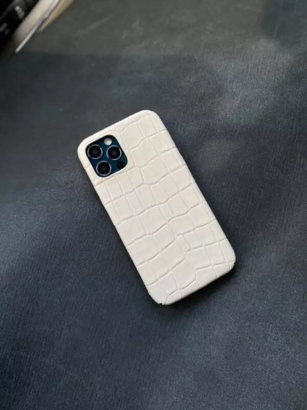 Белый кожаный чехол ручной работы с выделкой под крокодила Mobcase 1450